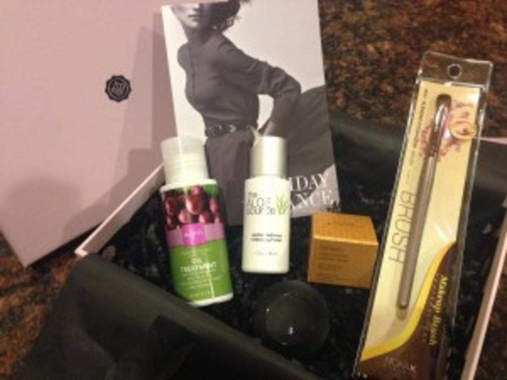 Read more about the article GLOSSYBOX Review + Coupon Code – November 2013