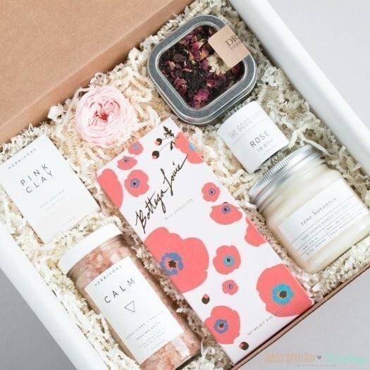 Read more about the article Craftly Rose Garden Valentine’s Day Box (Pre-Order Now)