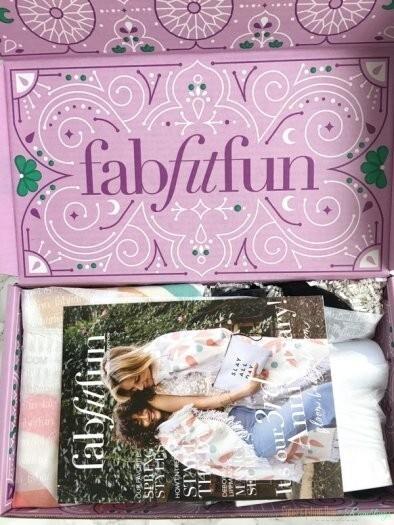 Read more about the article FabFitFun Review + Coupon Code –  Spring 2017