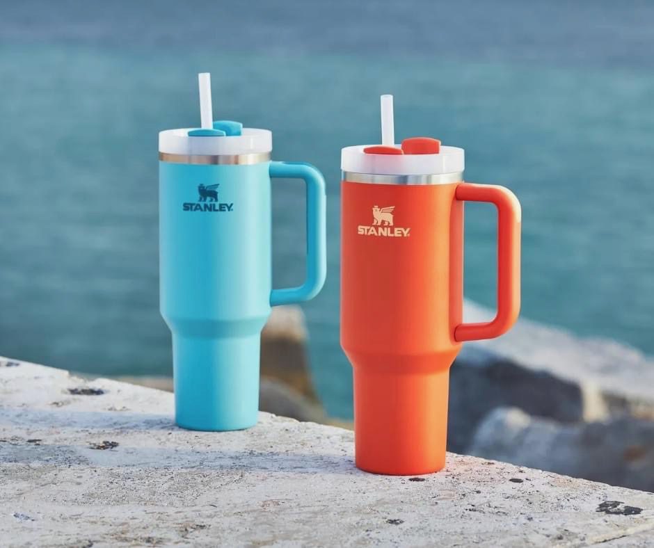 Read more about the article Stanley 1913 Adventure Quencher 2.0 40oz Travel Tumbler – Tigerlily & Pool Now Available