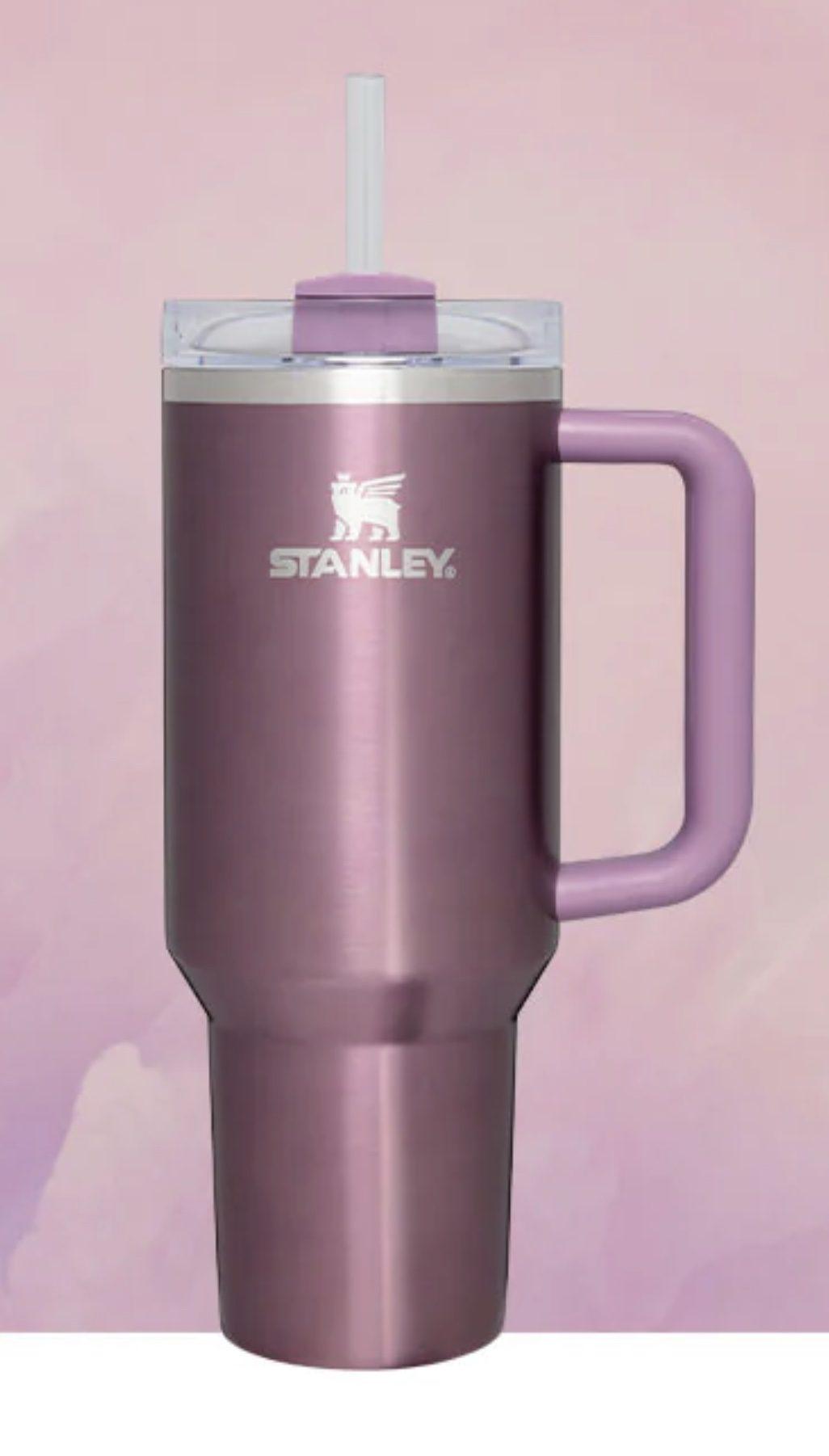 Read more about the article Stanley Adventure Quencher 2.0 40oz Travel Tumbler – Now Available in Primrose Glow