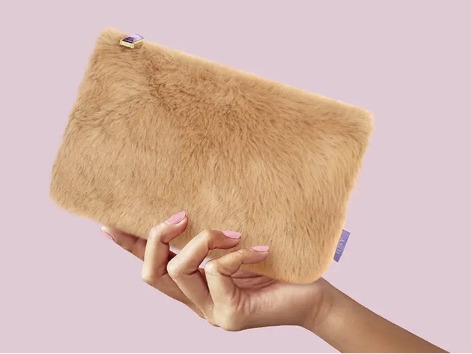 Read more about the article November 2025 ipsy Glam Bag Design Reveal