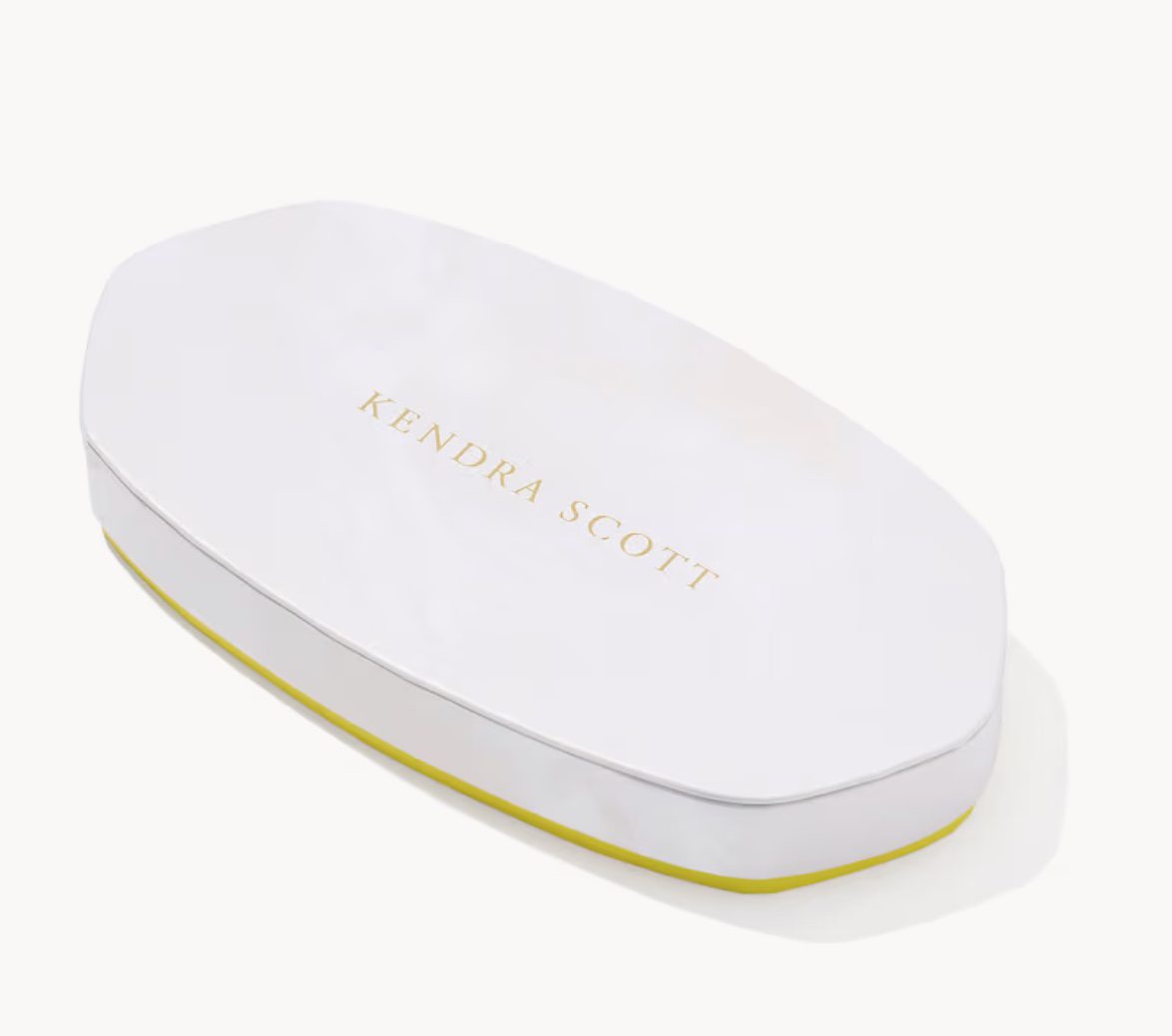 Read more about the article Kendra Scott 2025 12 Days of Joy Color Bar® Elisa Locket Box Advent Calendar – Silver or Gold